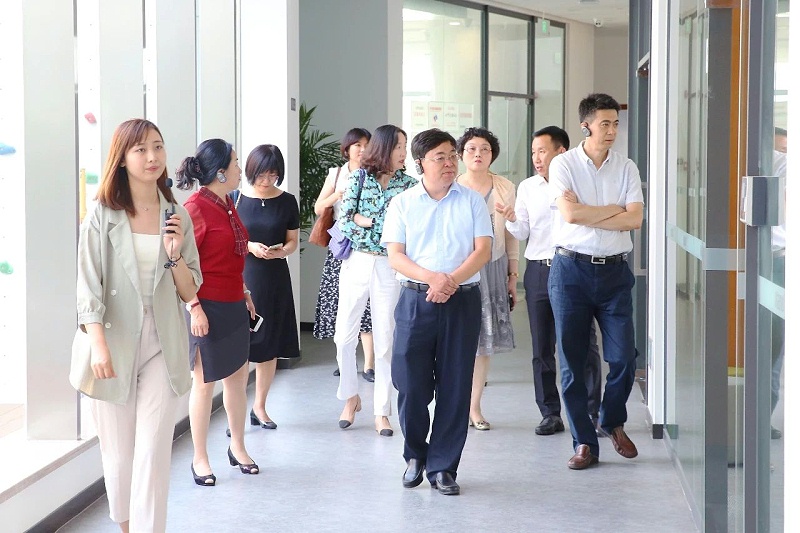 探究生物科技，培育科學(xué)素養(yǎng)，“華青教育生物創(chuàng)新教育實踐基地”落戶蔚藍(lán)